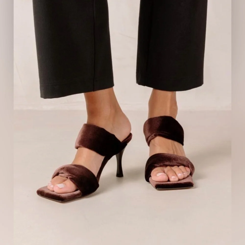 ALOHAS Twist Strap Mule in Velvet Coffee Size 39